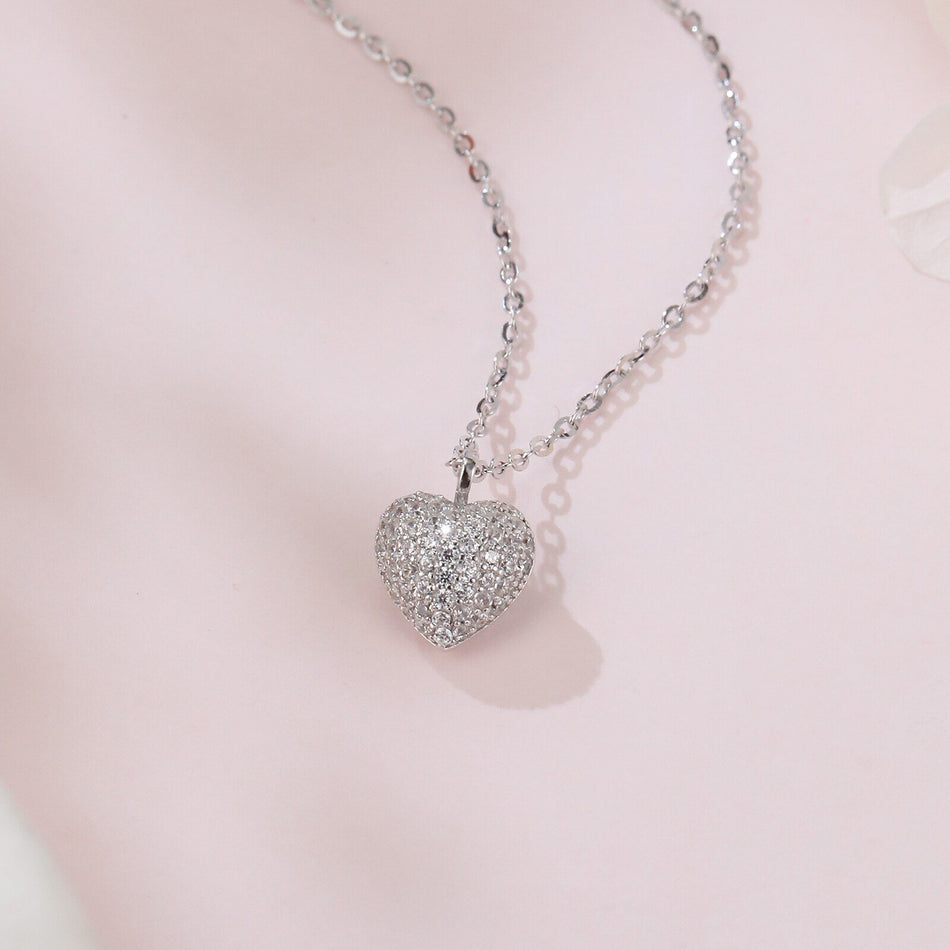 925 Sterling Silver Elegant Heart-shaped Zircon Pavé Pendant Necklace In Sterling Silver