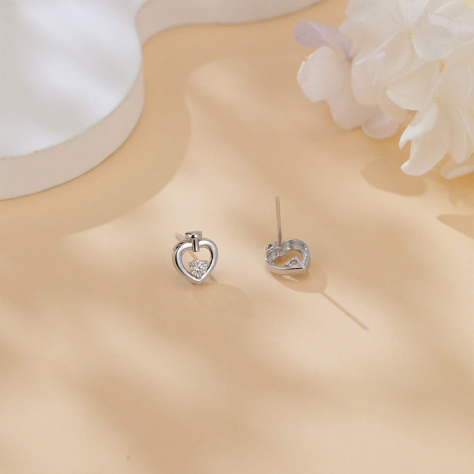 925 Sterling Silver Elegant Silver Heart-shaped Stud Earrings With Sparkling Central Moissanite