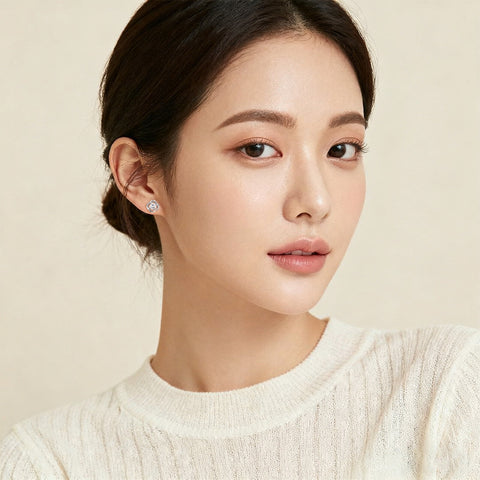 925 Sterling Silver Elegant Floral Moissanite Stud Earrings In Sterling Silver