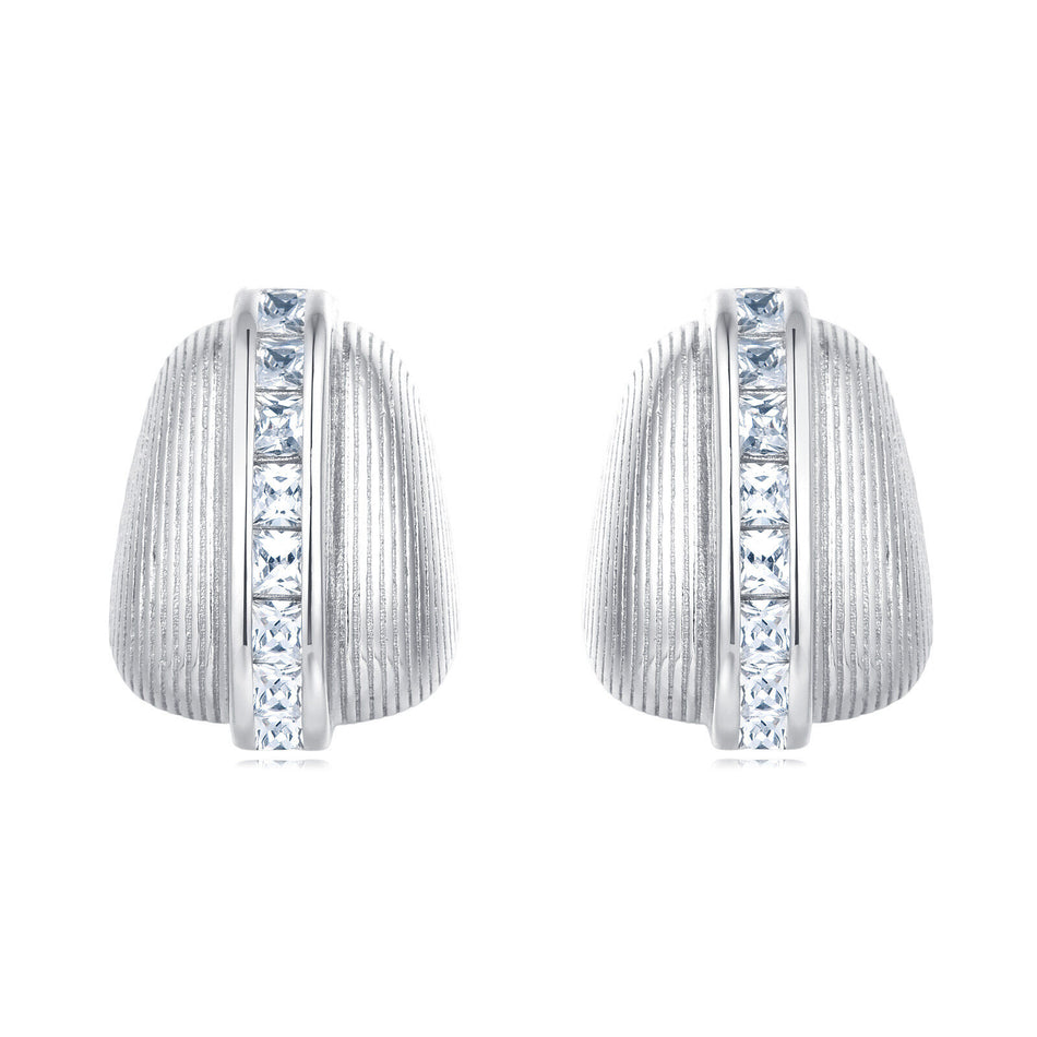 925 Sterling Silver Elegant Silver Ribbed Earrings With Zircon Accents On Textured Black Surface