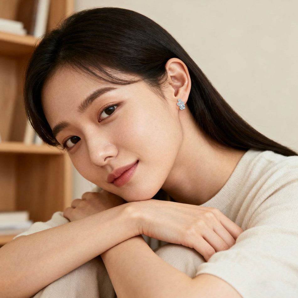 925 Sterling Silver Elegant Floral Moissanite Stud Earrings In Silver