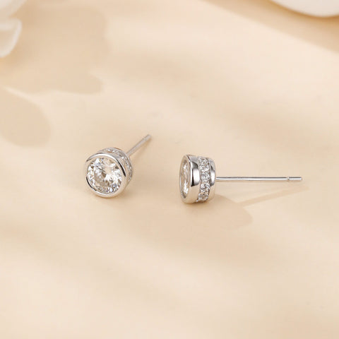 925 Sterling Silver Classic Round Moissanite Stud Earrings In Silver: Timeless Elegance For Everyday Wear