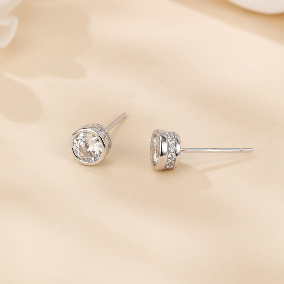 925 Sterling Silver Classic Round Moissanite Stud Earrings In Silver: Timeless Elegance For Everyday Wear