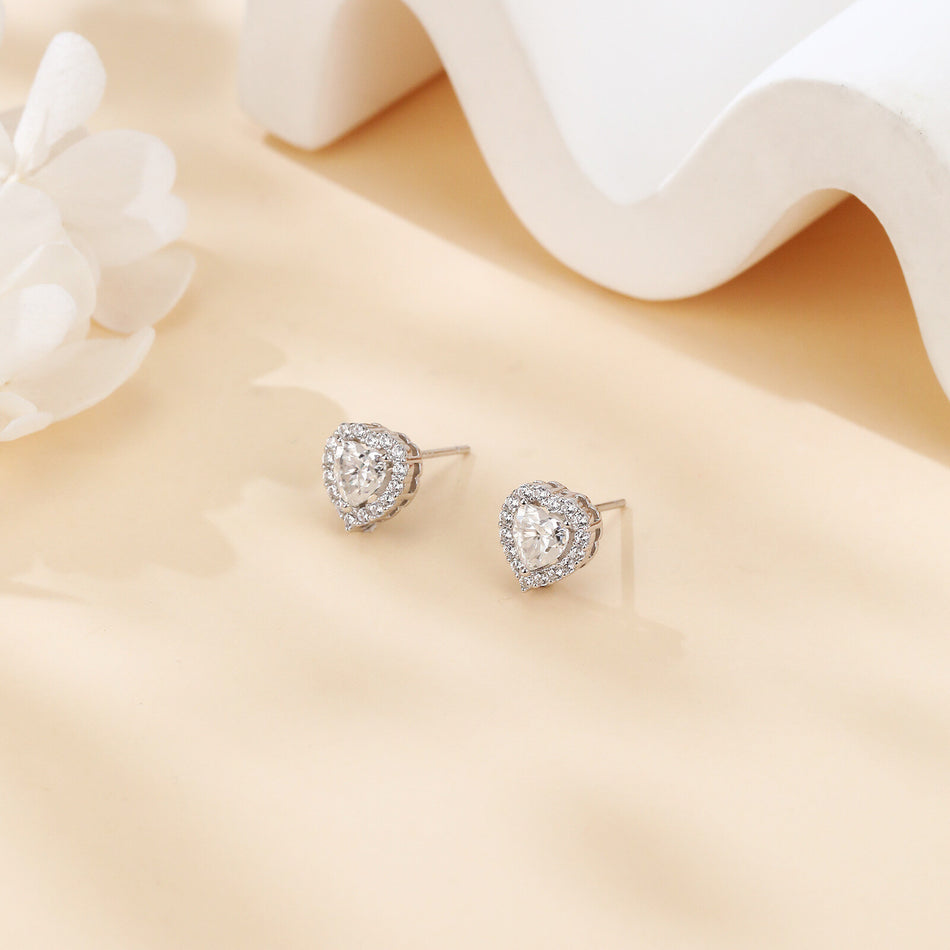 925 Sterling Silver Elegant Sparkling Heart-shaped Moissanite Earrings