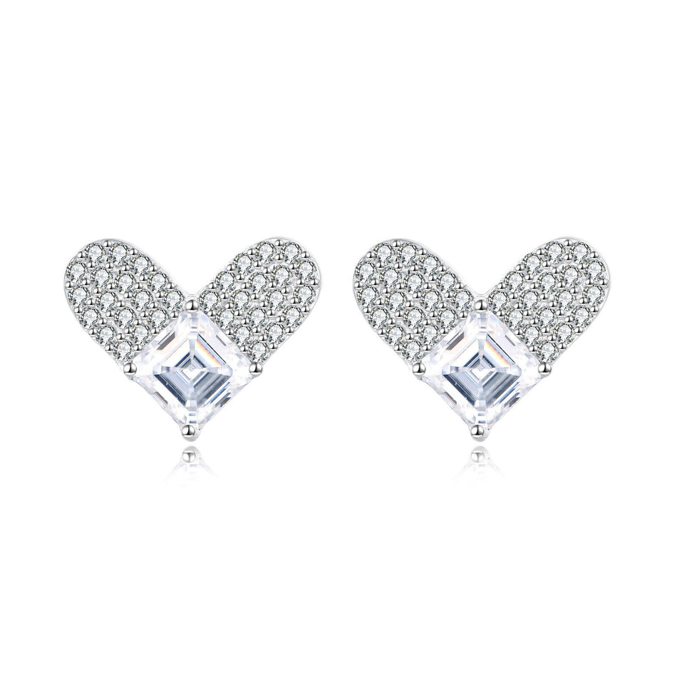 925 Sterling Silver Sparkling Heart-shaped Moissanite Stud Earrings