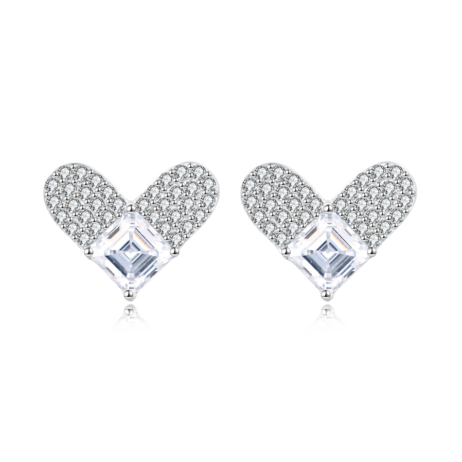 925 Sterling Silver Sparkling Heart-shaped Moissanite Stud Earrings