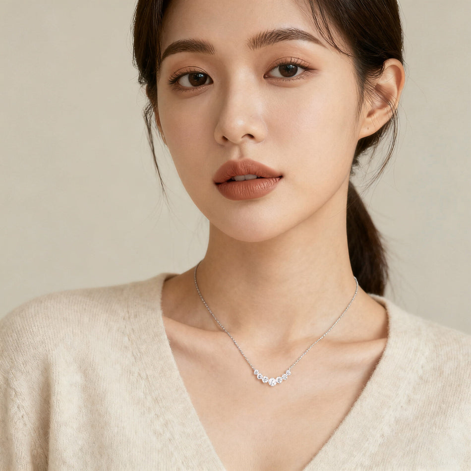 925 Sterling Silver Elegant Zircon Necklace With Classic Curved Design