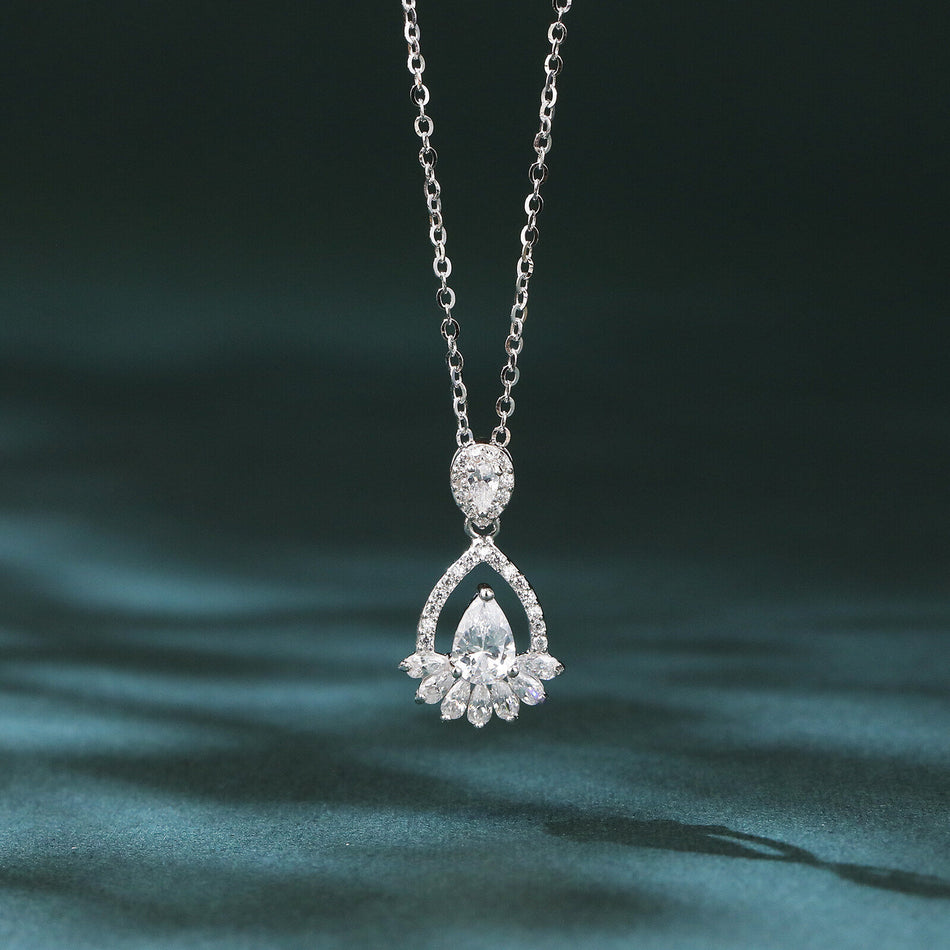 925 Sterling Silver Elegant Pear-shaped Zircon Pendant Necklace In Plated with White Gold