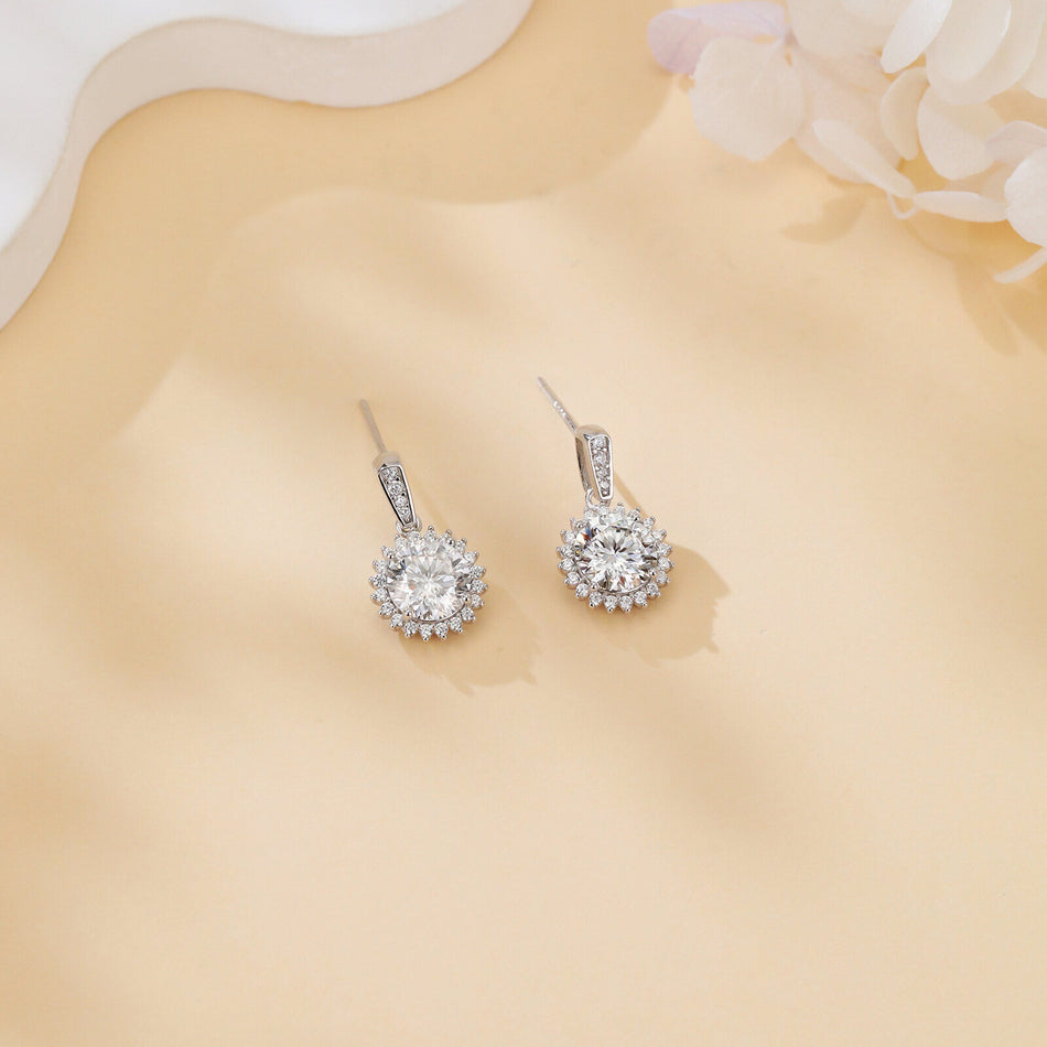 925 Sterling Silver Elegant Zircon Halo Pendant Necklace With Cascading Brilliance