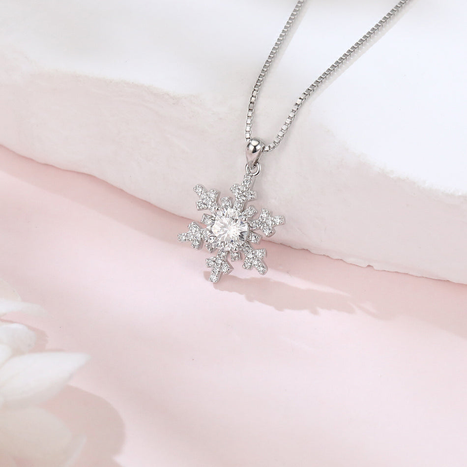 925 Sterling Silver Elegant Snowflake Moissanite Pendant Necklace In Sterling Silver