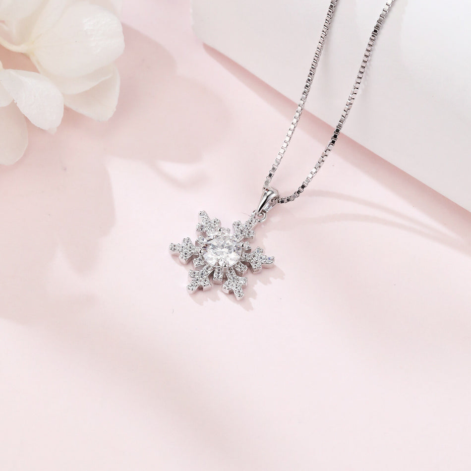 925 Sterling Silver Elegant Snowflake Moissanite Pendant Necklace In Sterling Silver