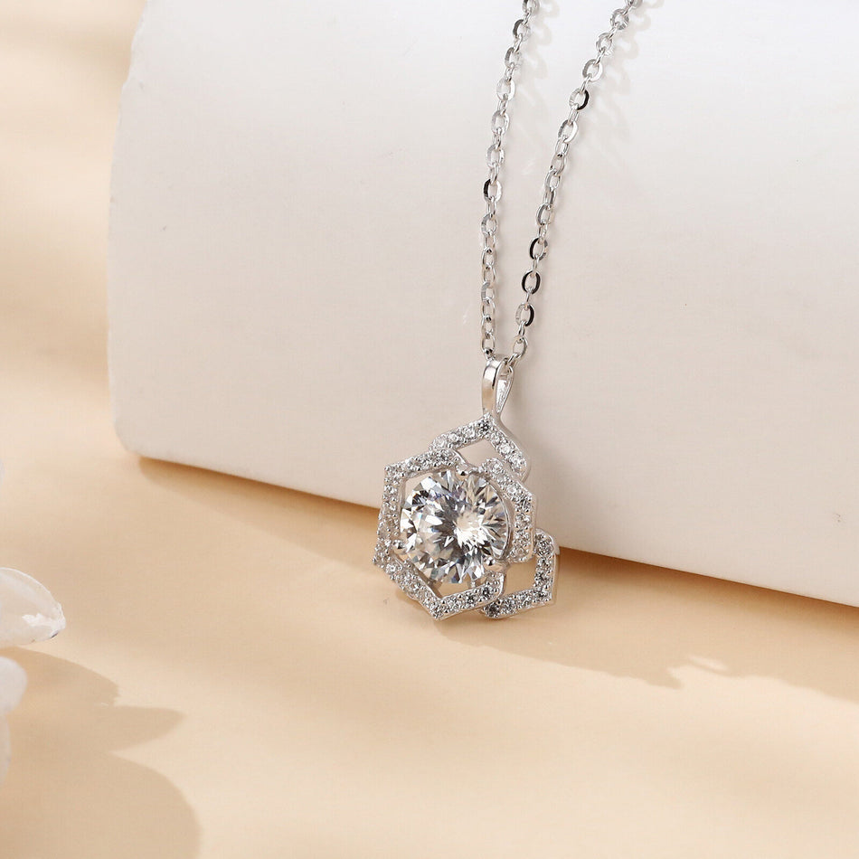 925 Sterling Silver Elegant Moissanite Pendant Necklace: Timeless Luxury In Floral Design