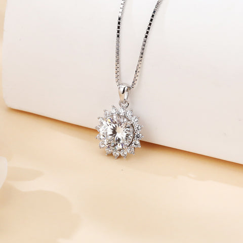 925 Sterling Silver Elegant Moissanite Necklace With Floral Halo Design - Timeless Elegance For Any Occasion