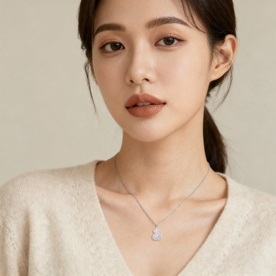 925 Sterling Silver Elegant Gourd-shaped Moissanite Pendant Necklace