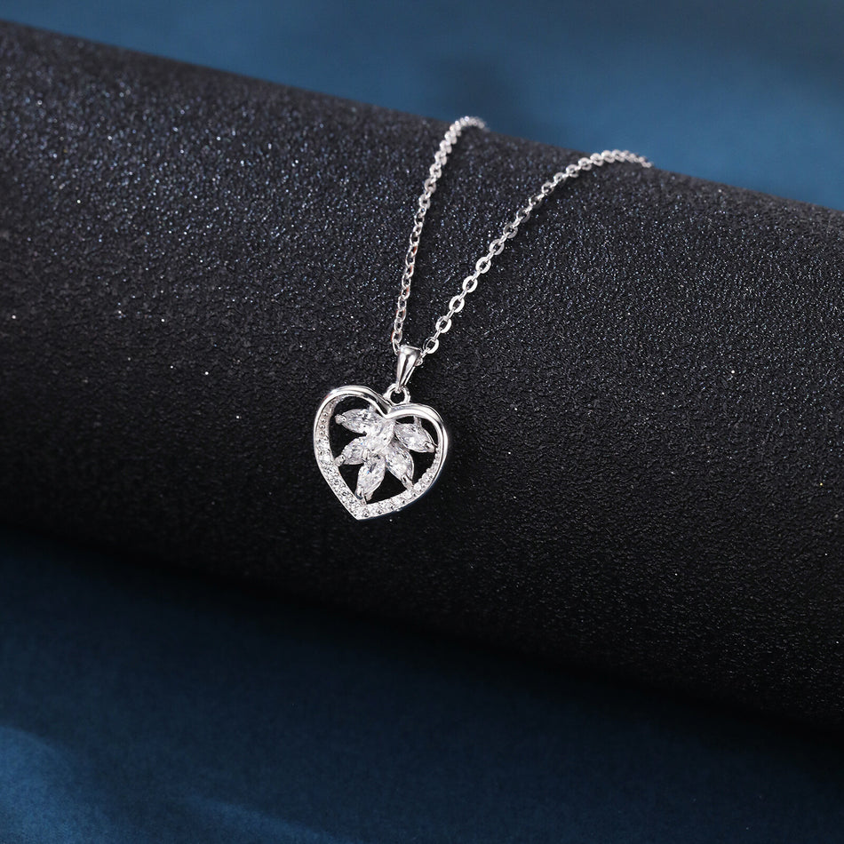 925 Sterling Silver Elegant Silver Heart-shaped Zircon Floral Pendant Necklace