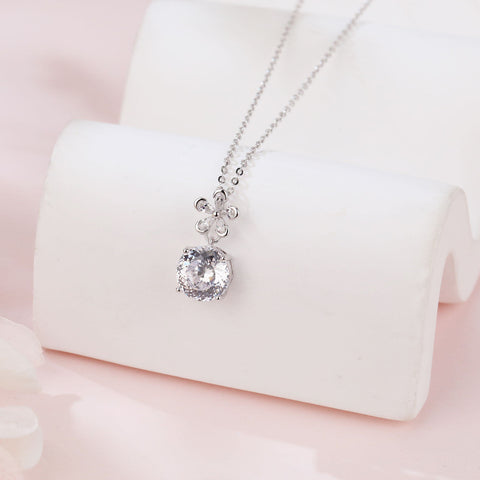 925 Sterling Silver Elegant Zircon Floral Pendant Necklace With Sparkling Center Stone