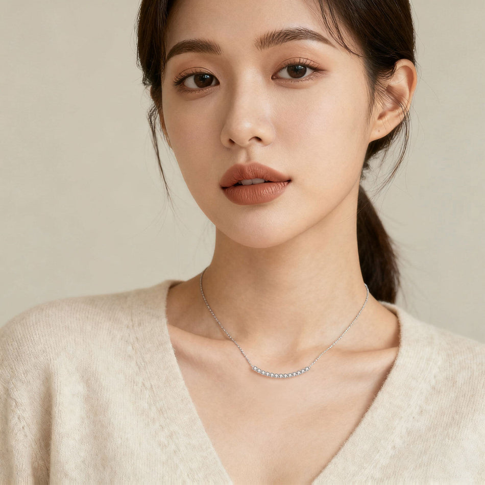 925 Sterling Silver Elegant Moissanite Curved Bar Necklace In Sterling Silver