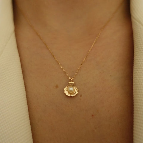 14K Gold Pearl SeaShell Pendant Necklace